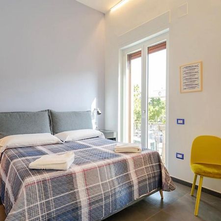 B&B Un Passo Dal Treno Piazza Vittorio Veneto 36-Salerno Station ภายนอก รูปภาพ