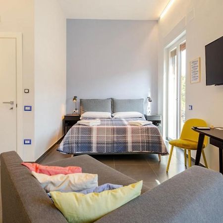 B&B Un Passo Dal Treno Piazza Vittorio Veneto 36-Salerno Station ภายนอก รูปภาพ
