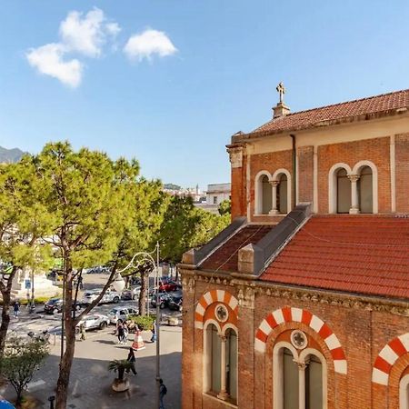 B&B Un Passo Dal Treno Piazza Vittorio Veneto 36-Salerno Station ภายนอก รูปภาพ