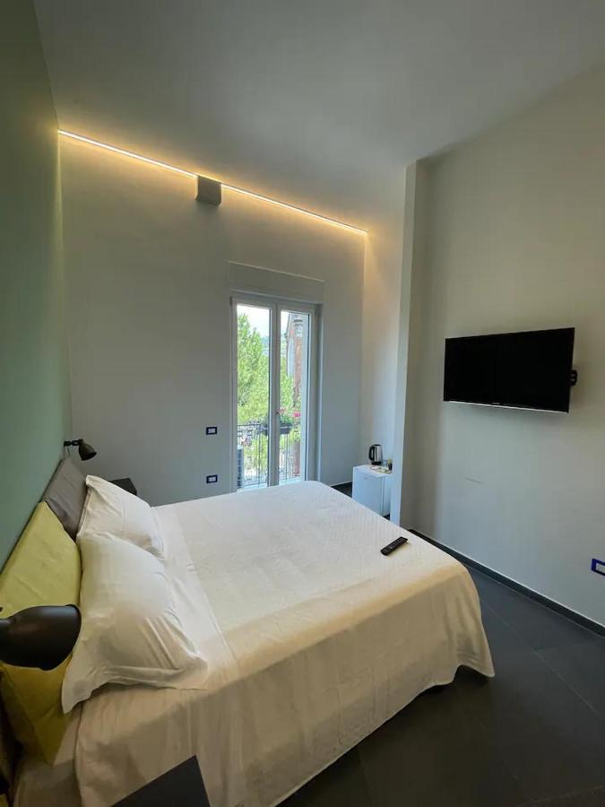 B&B Un Passo Dal Treno Piazza Vittorio Veneto 36-Salerno Station ภายนอก รูปภาพ