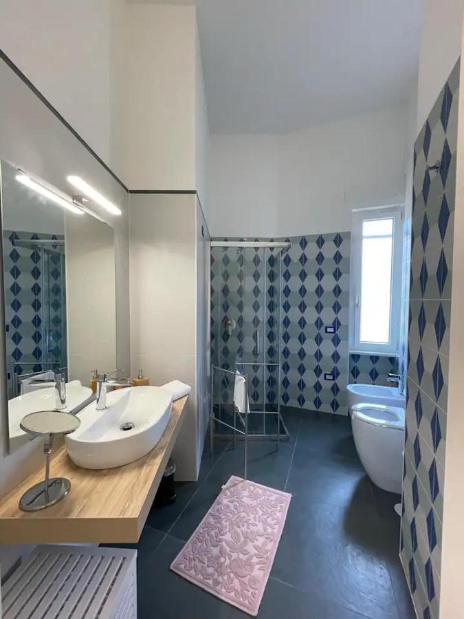 B&B Un Passo Dal Treno Piazza Vittorio Veneto 36-Salerno Station ภายนอก รูปภาพ
