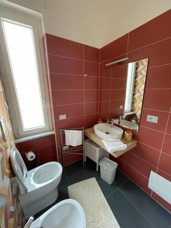 B&B Un Passo Dal Treno Piazza Vittorio Veneto 36-Salerno Station ภายนอก รูปภาพ