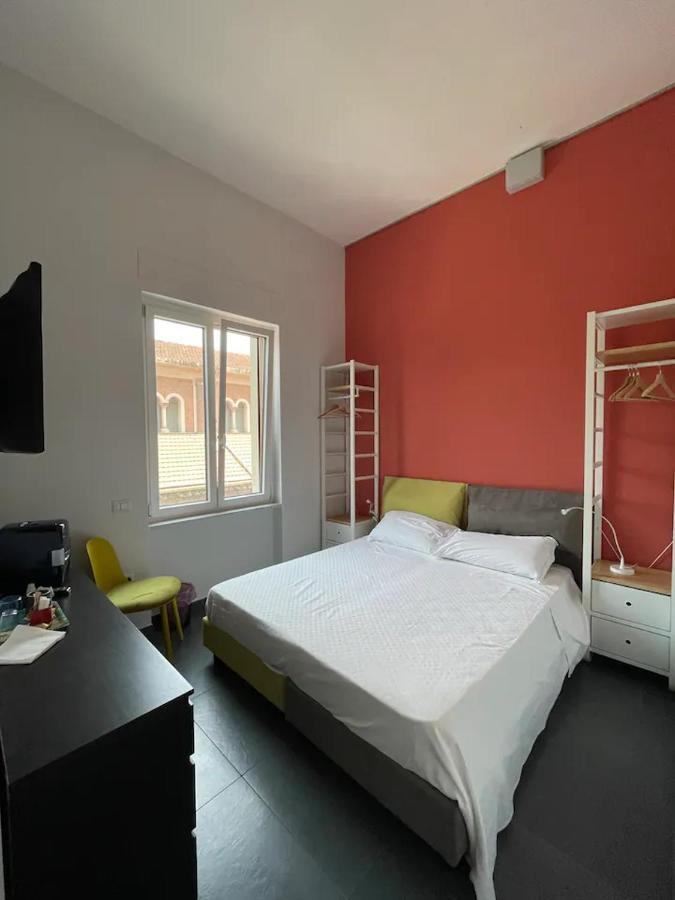 B&B Un Passo Dal Treno Piazza Vittorio Veneto 36-Salerno Station ภายนอก รูปภาพ