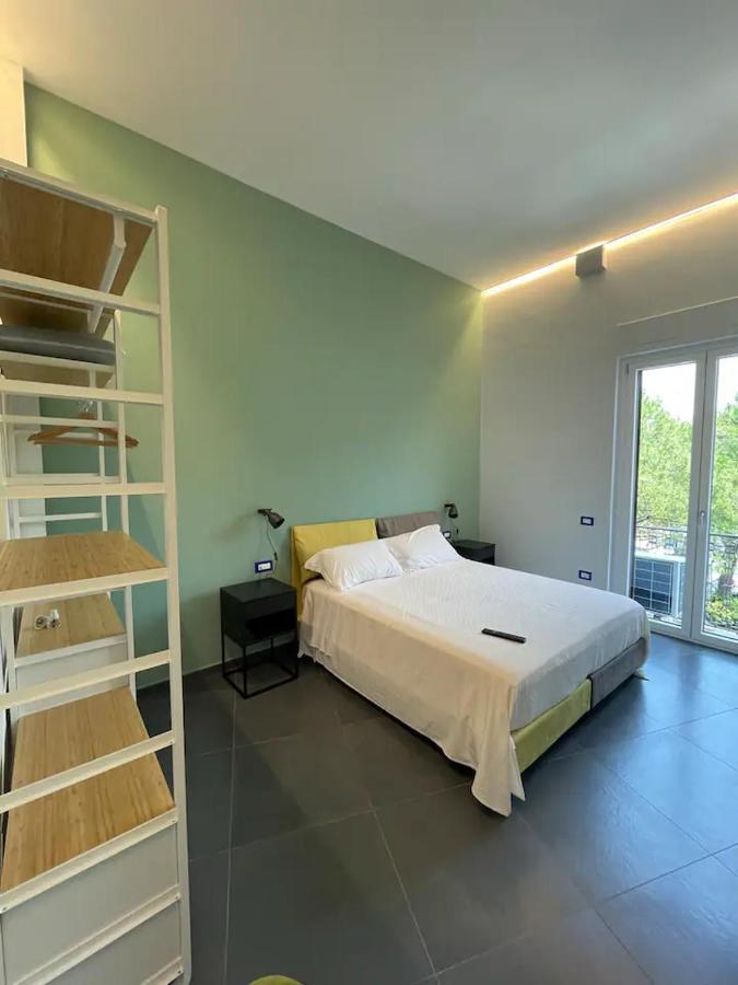 B&B Un Passo Dal Treno Piazza Vittorio Veneto 36-Salerno Station ภายนอก รูปภาพ