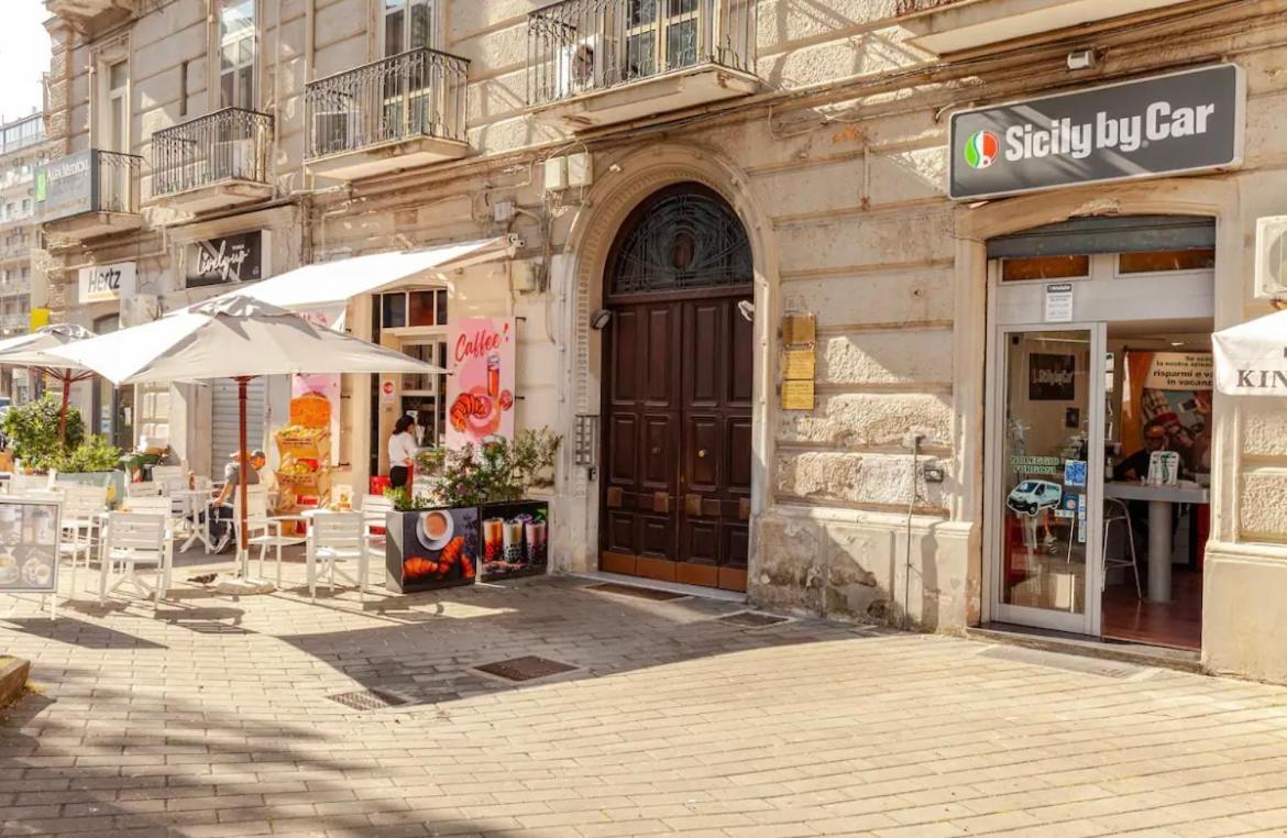 B&B Un Passo Dal Treno Piazza Vittorio Veneto 36-Salerno Station ภายนอก รูปภาพ
