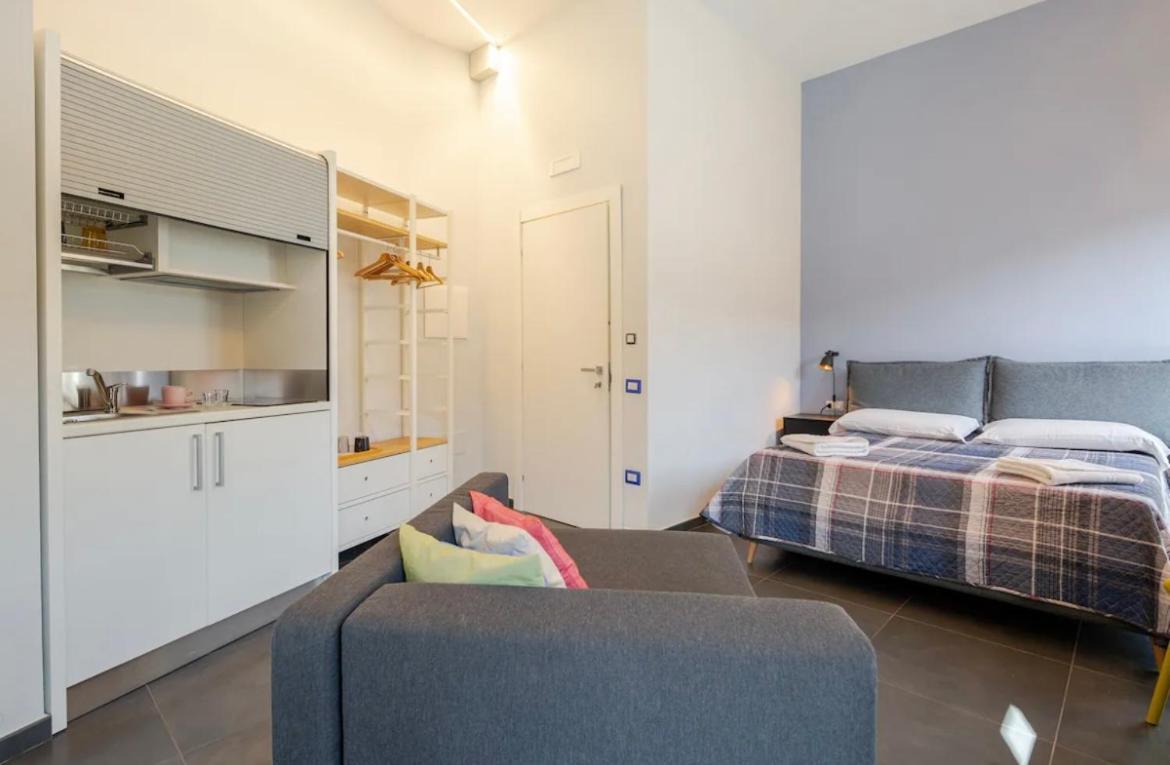 B&B Un Passo Dal Treno Piazza Vittorio Veneto 36-Salerno Station ภายนอก รูปภาพ