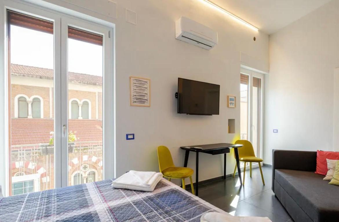 B&B Un Passo Dal Treno Piazza Vittorio Veneto 36-Salerno Station ภายนอก รูปภาพ