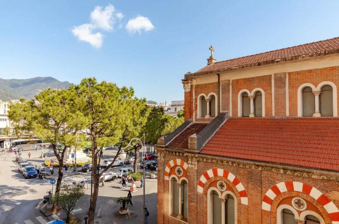 B&B Un Passo Dal Treno Piazza Vittorio Veneto 36-Salerno Station ภายนอก รูปภาพ